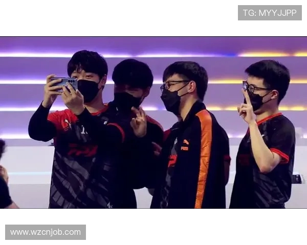 FPX在冠军杯中的默契配合展现了团队实力与战术深度 FPX在冠军杯中的默契配合展现了团队实力与战术深度